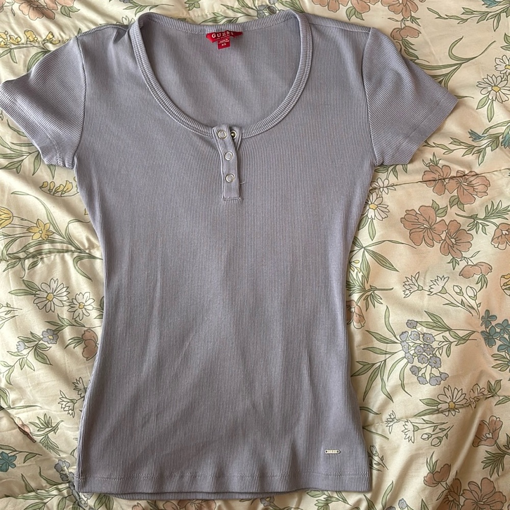 Light purple GUESS button top super cute